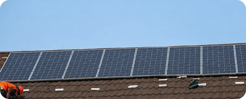 Paneles solares en la azotea para el proyecto de villa en Nigeria