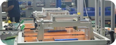 Equipo automatizado de montaje de baterías.