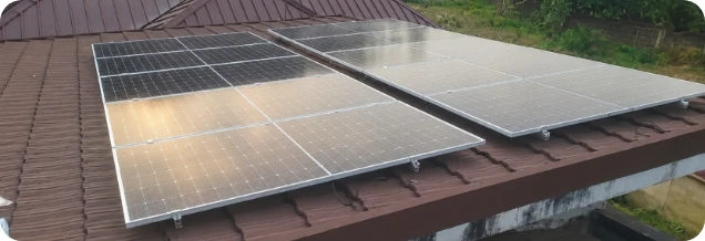 Paneles solares instalados en una azotea