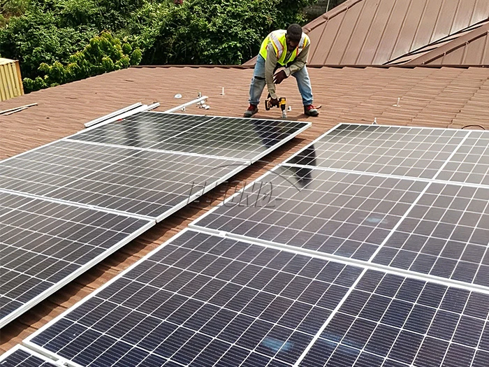 Cómo funcionan juntos los paneles solares, las baterías y los inversores