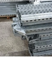 Soportes metálicos fotografiados en la hoja del caso de América Latina ESS