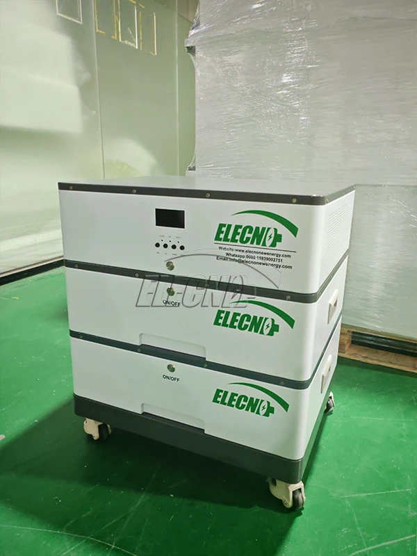 Vista frontal de la batería apilada ELE 10kWh preparada para su envío a Malasia